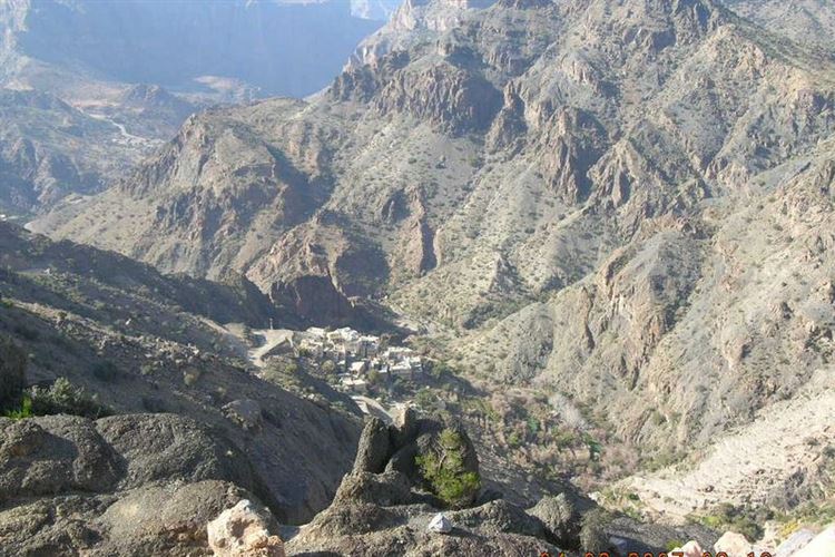 Oman Western Hajar Mts: Jebel Akhdar, Jebel Akhdar, View from Start of Village Walk, W18b on Sayq Plateau, Western Hajar, Oman - 0402007, Walkopedia